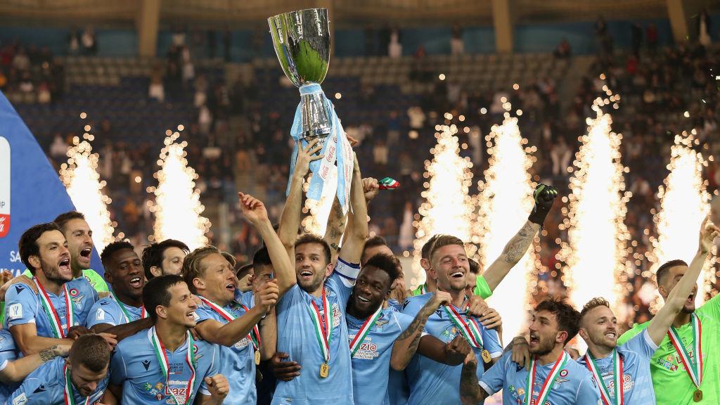 Pemain Lazio merayakan gelar Piala Super Italia pasca mengalahkan Juventus
