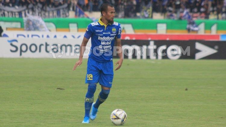 Dokter tim Persib Bandung, Rafi Ghani, membeberkan kondisi Supardi Nasir yang mengalami benturan di bagian kepala saat pertandingan tandang Liga 1 2020 menghadapi Arema FC. - INDOSPORT