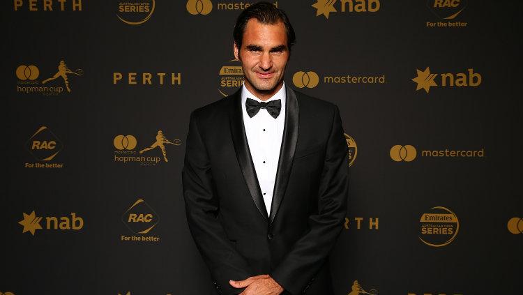 Roger Federer dalam balutan busana formal saat menghadiri gala malam tahun baru 2016.