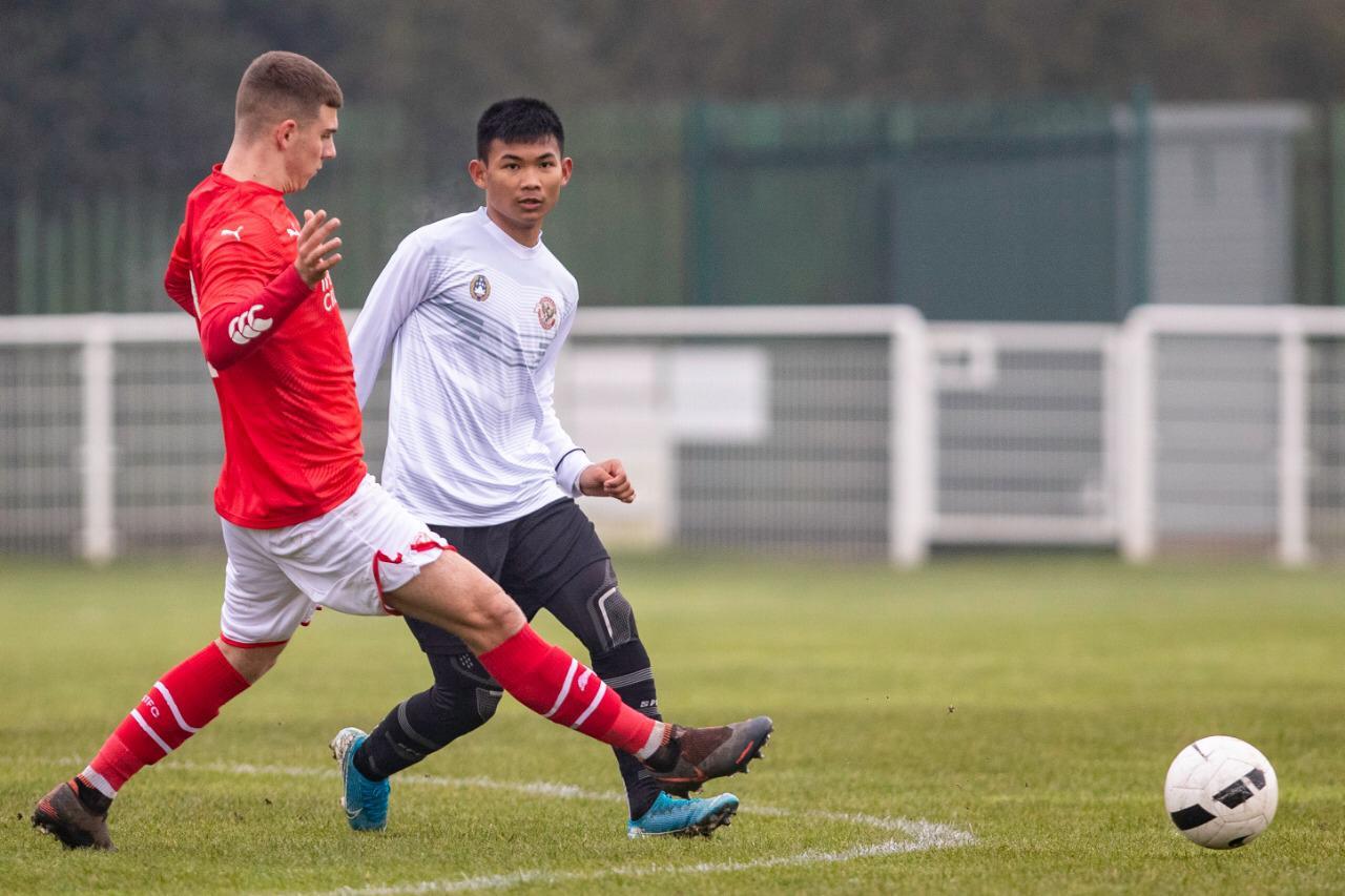 Termasuk Edgard Amping, tiga pemain jebolan Garuda Select malah bertolak ke Malaysia usai dipanggil Timnas Indonesia U-19.