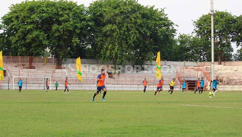 Stadion Gelora 10 November merupakan salah satu stadion legendaris yang berada di Surabaya dan terletak di Jalan Tambaksari.