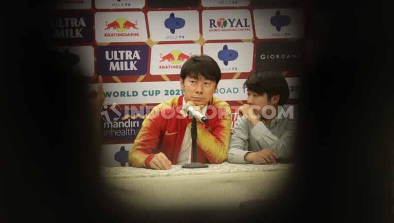 Shin Tae-yong resmi diperkenalkan sebagai pelatih Timnas Indonesia. Copyright: Roihan Susilo Utomo/INDOSPORT