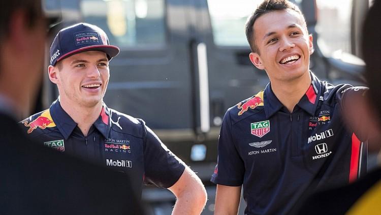 Dua pembalap Red Bull, Alexander Albon dan Max Verstappen