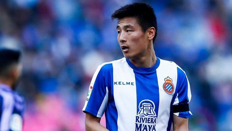Wu Lei, pemain Espanyol asal China, cetak rekor usai membobol gawang Barcelona. Copyright: Gallo Images