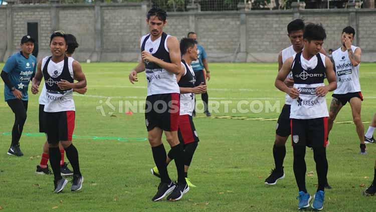 Para pemain Bali United saat latihan perdana.