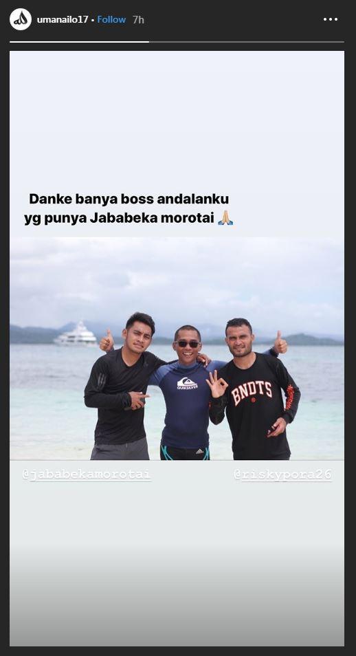 Ambrizal Umanailo menghabiskan jeda kompetisi Liga 1 bersama kapten Barito Putera, Rizky Pora Copyright: Instagram @umanailo17