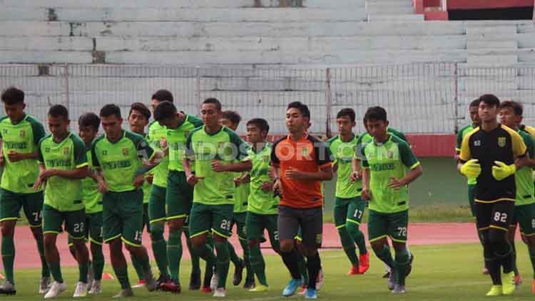 Klub Liga 1 Persebaya Surabaya menggelar latihan perdana di Stadion Gelora Delta, Sidoarjo, Senin (06/01/20).