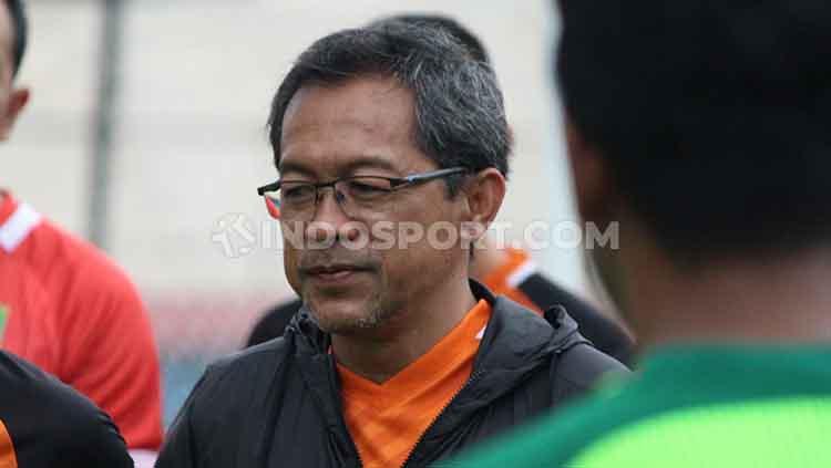 Aji Santoso menggejot fisik pemain Persebaya Surabaya saat TC di Yogyakarta. - INDOSPORT
