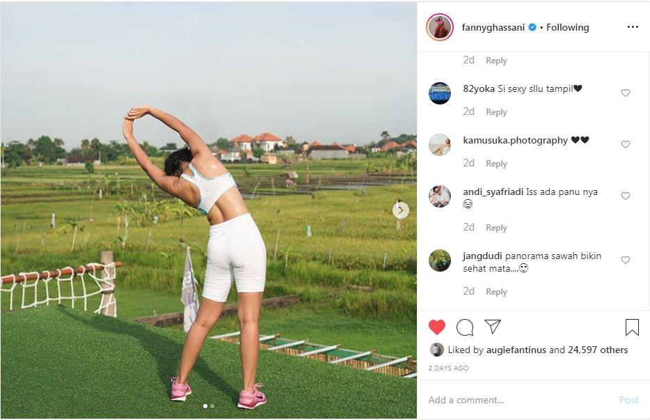 Fanny Ghassani Lakukan Pemanasan di Depan Sawah, Netizen: Ada Panunya Copyright: instagram.com/fannyghassani