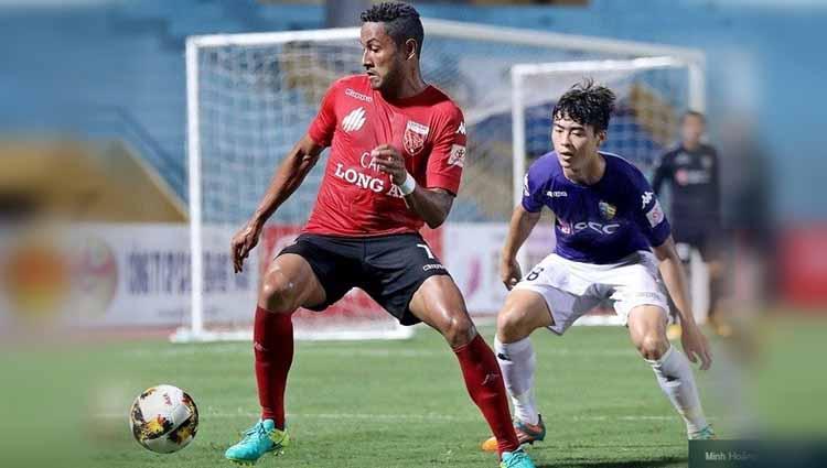 Rumor terakhir di bursa transfer Liga 1 2020, Persib Bandung disebut bakal mendatangkan striker asal Brasil, Wander Luiz untuk menggantikan Ezechiel N’Douassel. - INDOSPORT