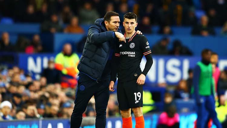 Pelatih dan bintang muda klub Liga Inggris, Chelsea, Frank Lampard (kiri) dan Mason Mount. - INDOSPORT