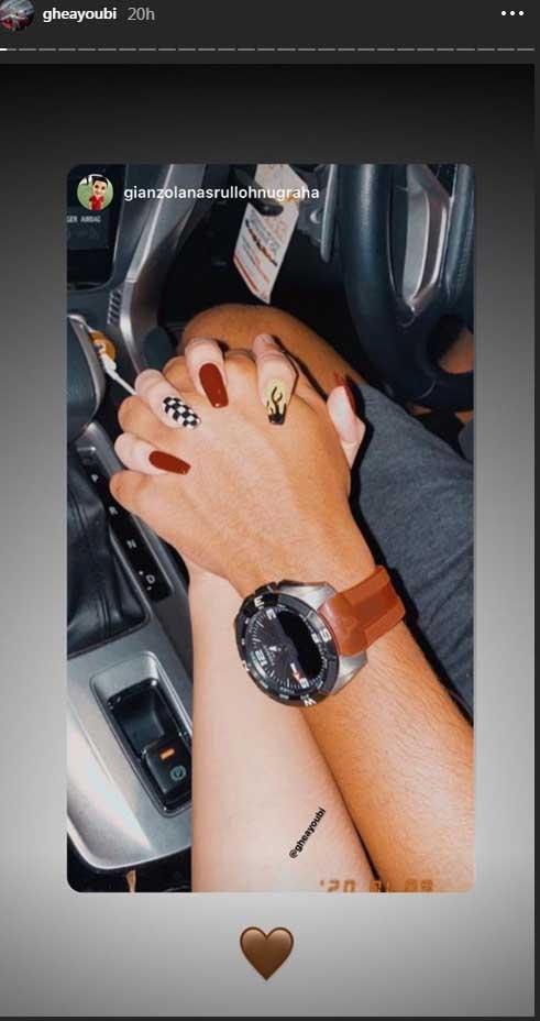 Pedangdut Indonesia, Ghea Youbi memamerkan kemesraannya dengan bintang muda Persib, Gian Zola Nugraha Copyright: Instagram Ghea Youbi