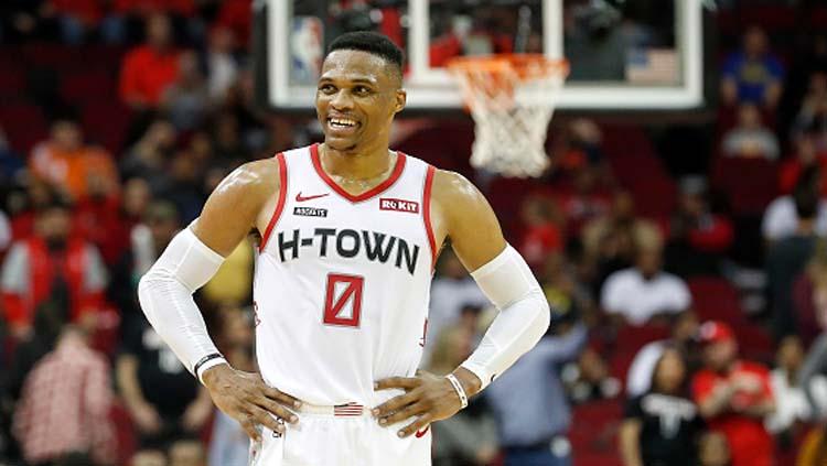 Russell Westbrook, pemain bintang basket NBA milik Houston Rockets, samai catatan LeBron James. Tim Warner/GettyImages.