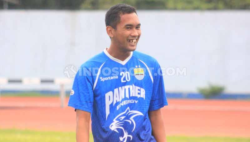 Bursa transfer Liga 1 2022 kian memanas setelah Persib Bandung harus gigit jari karena pemain incarannya, Beni Oktovianto bertahan di PS Barito Putera. - INDOSPORT