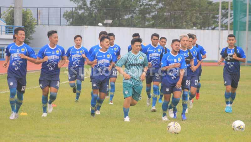 Persib Bandung berlatih di Stadion SPOrT Jabar, Arcamanik, Kota Bandung, Jumat (10/01/2020). Copyright: Arif Rahman/INDOSPORT