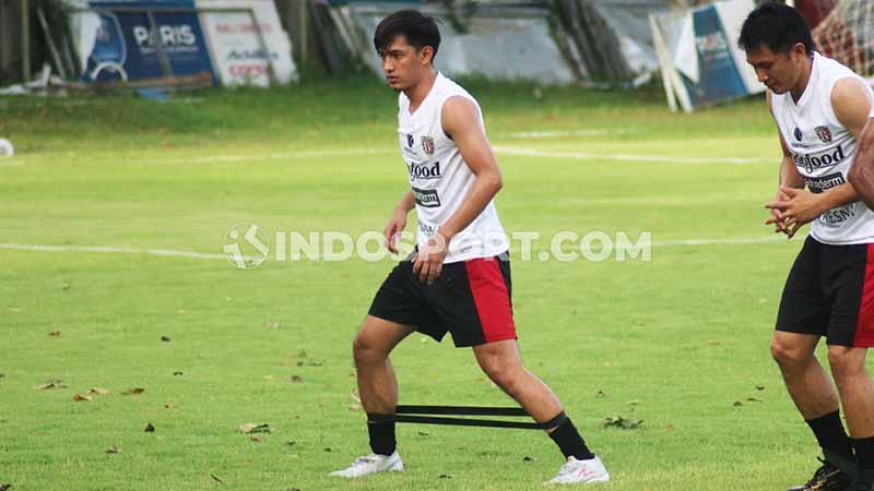 Penyerang klub Liga 1 Bali United, Hanis Saghara Putra memutuskan pulang ke Bojonegoro, selama tim meniadakan latihan.