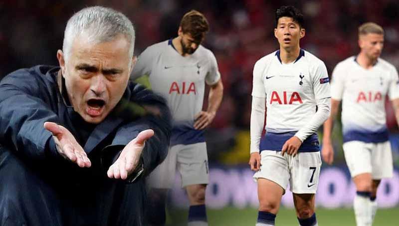 Jose Mourinho dikabarkan harus menumbalkan 4 bintang Tottenham Hotspur demi terhindar dari pemecatan yang telah ada di depan mata. - INDOSPORT
