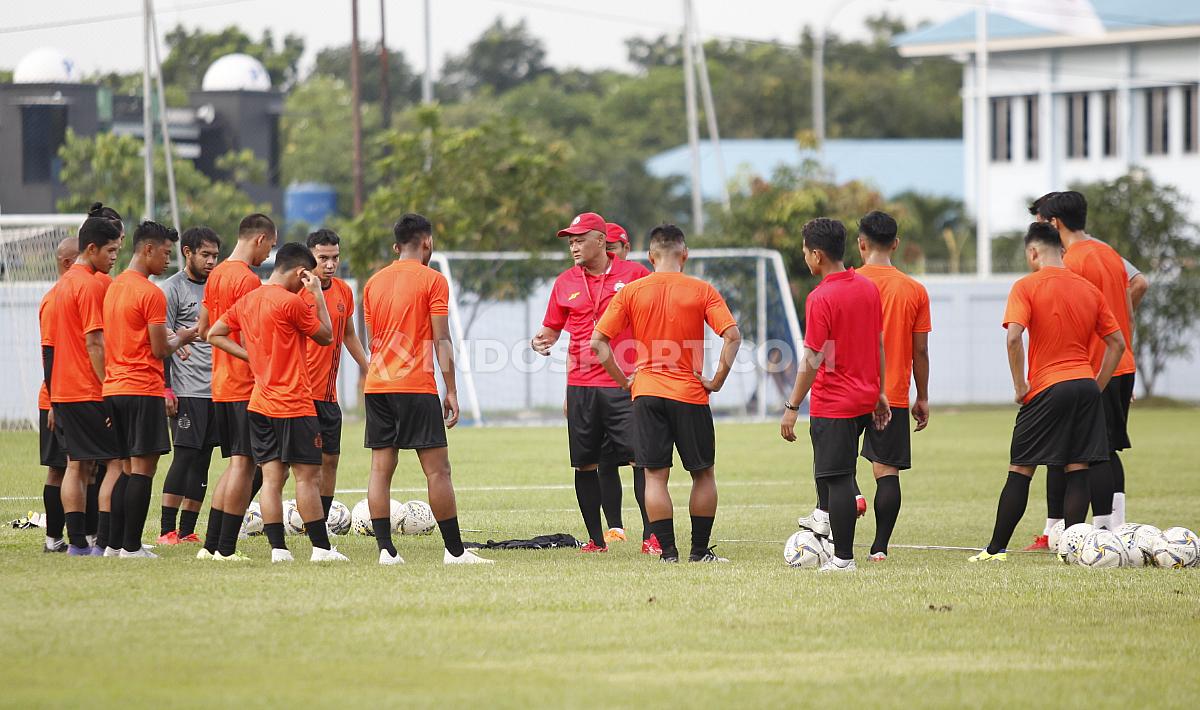 Latihan perdana Persija Jakarta untuk Liga 2020 di Lapangan PS AU TNI Halim Perdanakusuma, Jakarta, Senin (13/1/20), baru dihadiri 14 pemain.