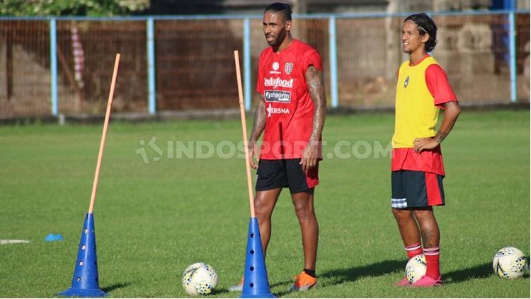 Bek asal Brasil, Demerson Bruno Costa, saat ikut latihan Bali United di Lapangan Samudra, Legian, Badung, Senin (13/01/20). - INDOSPORT