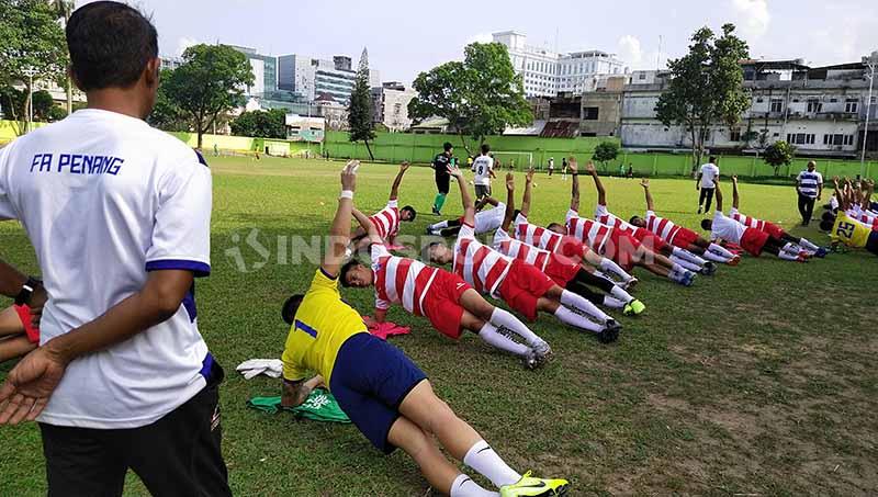 Tim Penang FA menggelar latihan di Stadion Kebun Bunga, Medan, Selasa (14/01/20) sore, jelang gelaran Edy Rahmayadi Cup.
