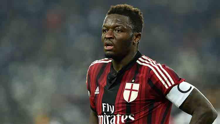 Berikut tersaji enam pemain sepak bola yang pernah menikmati karier mereka di dua raksasa Serie A Liga Italia, yaitu Inter Milan dan AC Milan.
