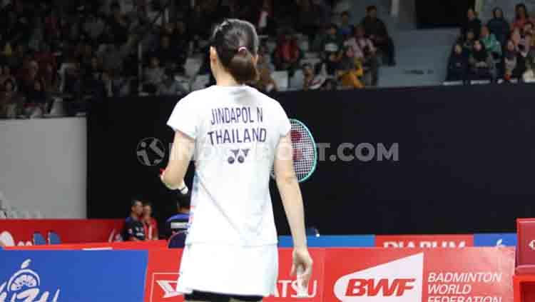 Pebulutangkis cantik, Nitchaon Jindapol harus terhenti langkahnya usai takluk dari Carolina Marin di babak pertama Indonesia Masters 2020