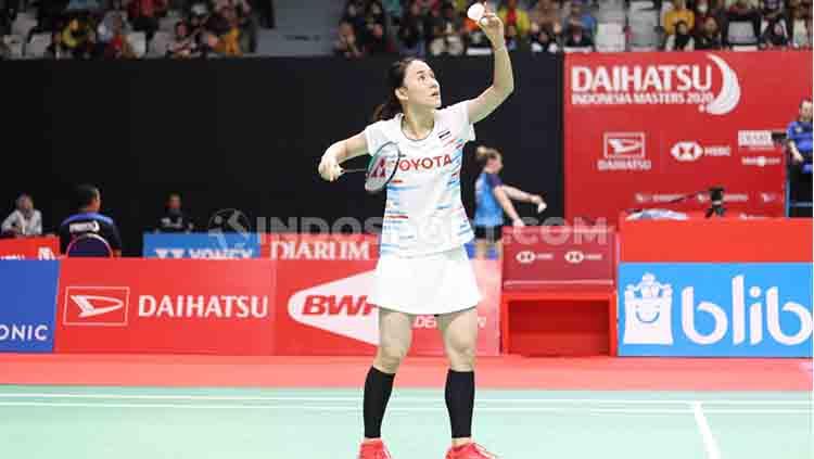 Pebulutangkis cantik, Nitchaon Jindapol harus terhenti langkahnya usai takluk dari Carolina Marin di babak pertama Indonesia Masters 2020