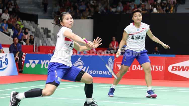 Ganda putri Indonesia, Greysia Polii/Apriyani Rahayu, melawan pasangan China, Liu Xuan Xuan/Xia Yu Ting, pada babak pertama Indonesia Masters 2020 di Istora Senayan, Rabu (15/01/20).