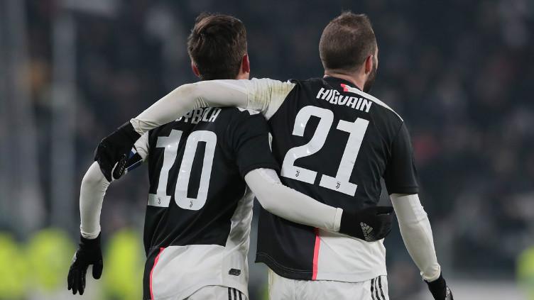 Selebrasi Paulo Dybala dan Gonzalo Higuain dalam laga Coppa Italia antara Juventus vs Udinese. Copyright: Twitter @juventusfcen