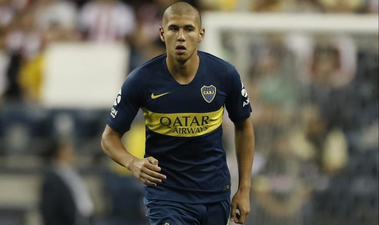 Bek muda Boca Juniors, Santiago Ramos Mingo dikabarkan bakal segera gabung Barcelona. Copyright: Getty Images