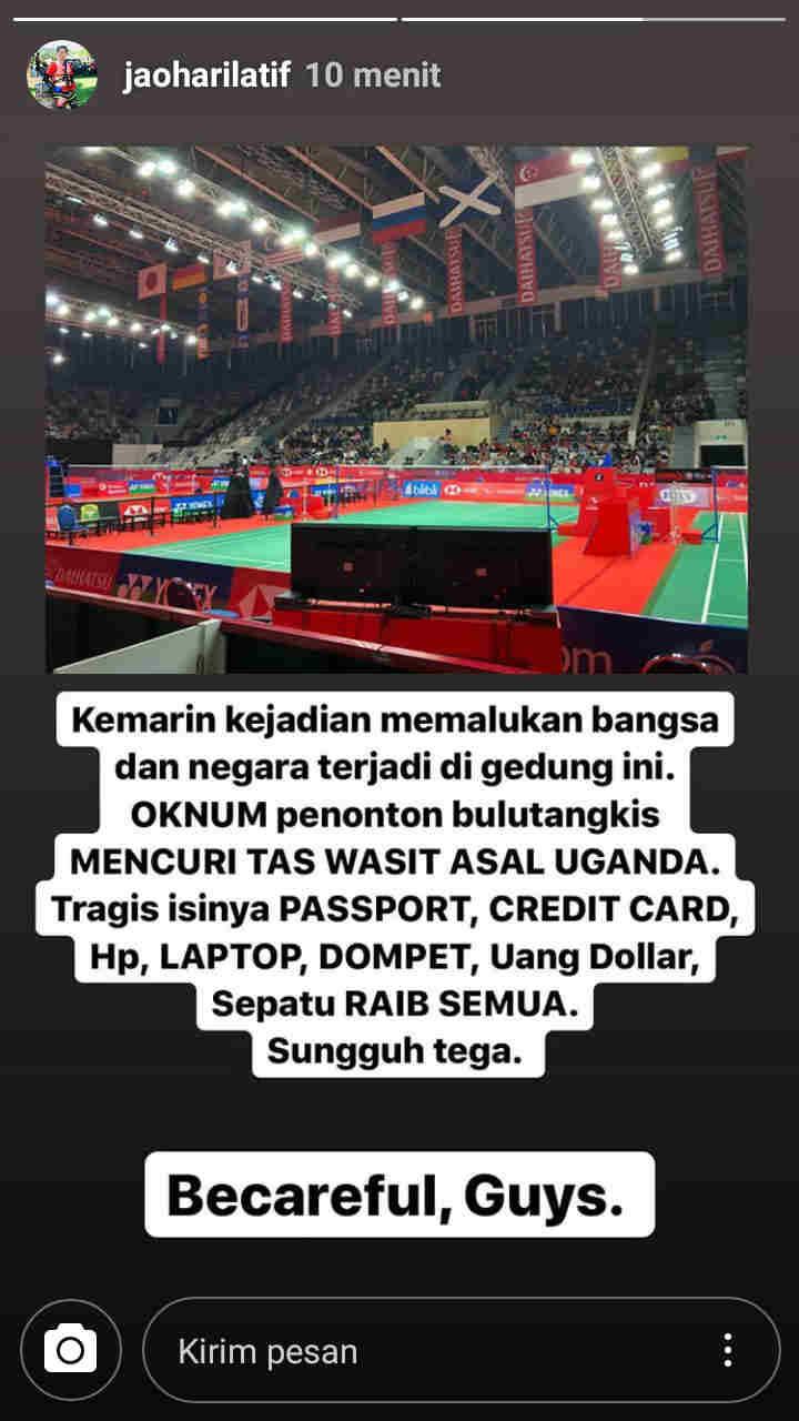 Akun Instagram yang mengabarkan pelatih Uganda kecurian tas. Copyright: Instagram