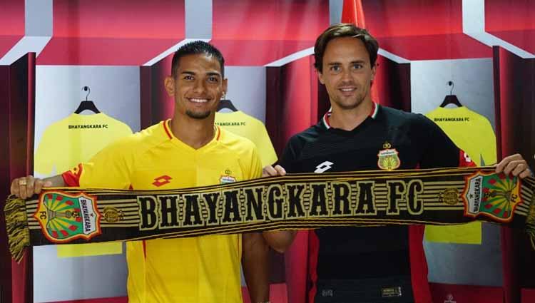 Pemain Bhayangkara FC Renan Silva dan Pelatih Bhayangkara FC Paul Munster. Copyright: Media Bhayangkara FC