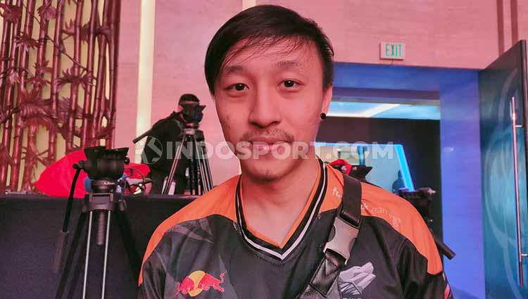 Sudah menjadi rahasia umum jika Youtuber Brandon Kentjana alias BKent menjalin kedekatan khusus dengan tim eSports Rex Regum Qeon (RRQ).