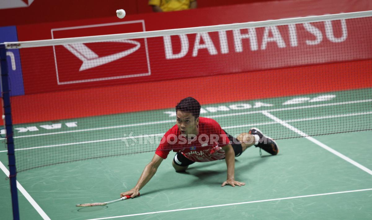 Tunggal putra Indonesia, Anthony Sinisuka Ginting lolos ke final Indonesia Masters 2020 usai menekuk Viktor Axelsen dengan skor 22-20 dan 21-11. Copyright: Herry Ibrahim/INDOSPORT
