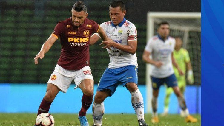 Pelatih Persib Bandung, Robert Rene Alberts, mengakui Selangor FC lebih siap dibandingkan timnya pada Turnamen Asia Challenge 2020 di Stadion Shah Alam, Kuala Lumpur, Sabtu malam (18/01/20). - INDOSPORT