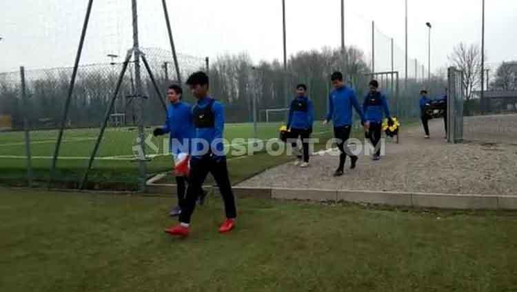 INDOSPORT berkesempatan meliput langsung latihan para pemain Garuda Select yang berada di Italia.
