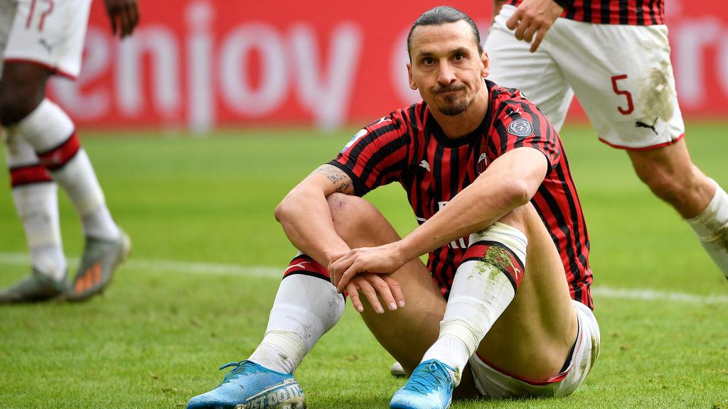 Zlatan Ibrahimovic tampak kecewa pasca peluangnya gagal menjadi gol
