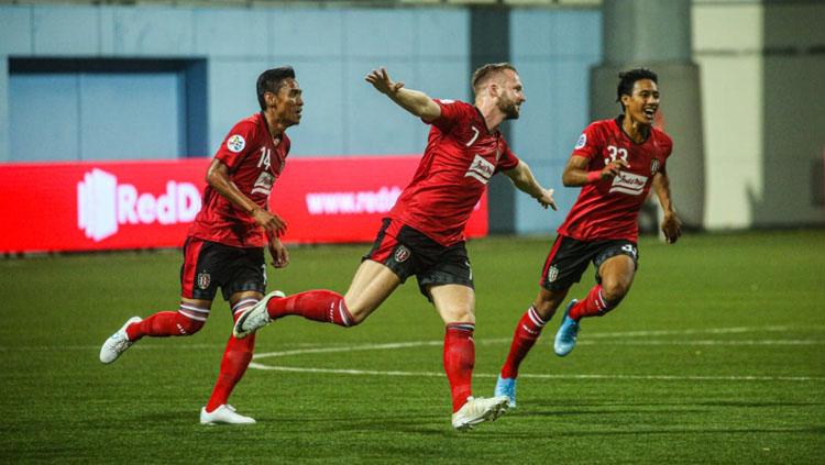 Bali United sudah melalui laga perdana Piala AFC 2020 dengan kemenangan 4-1 atas Than Quang Ninh. Kemenangan ini tak membuat Serdadu Tridatu jemawa karena ada lima laga lain yang harus dihadapi dengan maksimal. - INDOSPORT