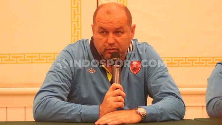 Pelatih PSM Makassar, Bojan Hodak, dalam sesi konferensi pers menjelang laga Piala AFC 2020 kontra Lalenok United, Selasa (21/1/20).