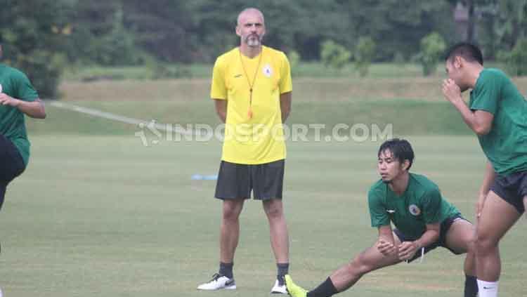 Mundurnya Eduardo Perez dari kursi pelatih PSS Sleman memantik reaksi Slemania. Kelompok suporter tim Super Elang Jawa itu kaget dengan keputusan mendadak.