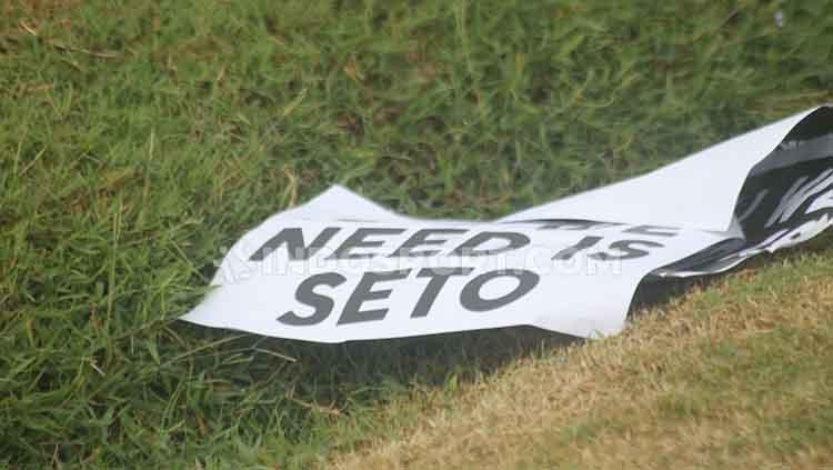 Para fans rata-rata memprotes keputusan manajemen PSS Sleman yang tidak lagi menggunakan jasa Seto Nurdiyantoro di Liga 1 2020.