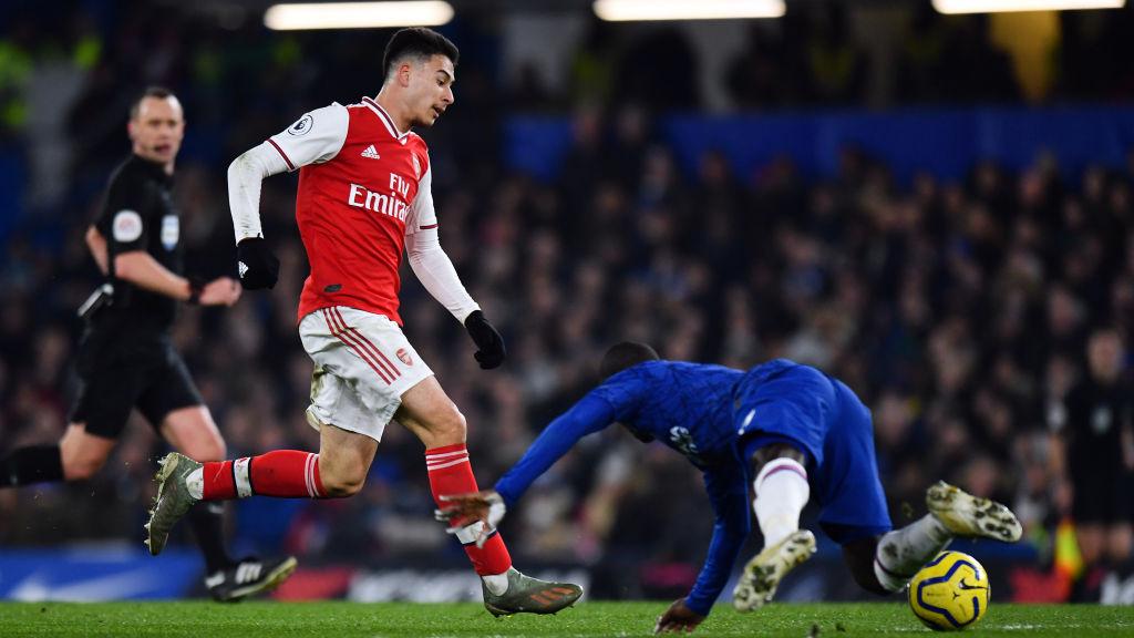 Momen Gabriel Martinelli berhasil memperdaya N'Golo Kante di laga Liga Inggris Chelsea vs Arsenal - INDOSPORT