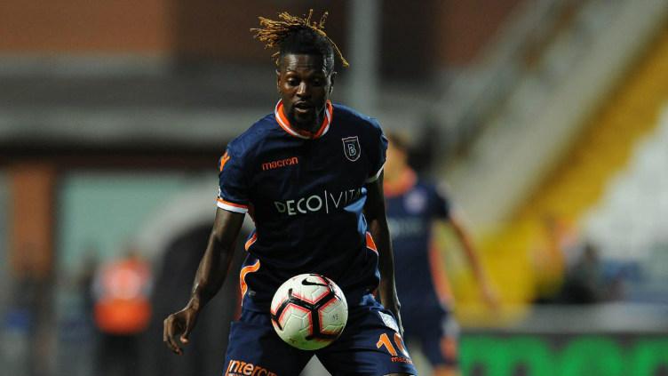 Eks penyerang Arsenal, Emmanuel Adebayor dikabarkan saat ini sedang ditahan untuk menjalani karantina terkait virus Corona (Covid-19) di Benin.