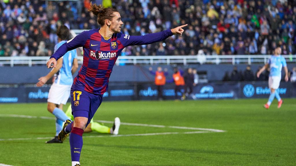 Penyerang Barcelona, Antoine Griezmann berselebrasi usai mencetak gol ke gawang Ibiza dalam kompetisi Copa del Rey - INDOSPORT