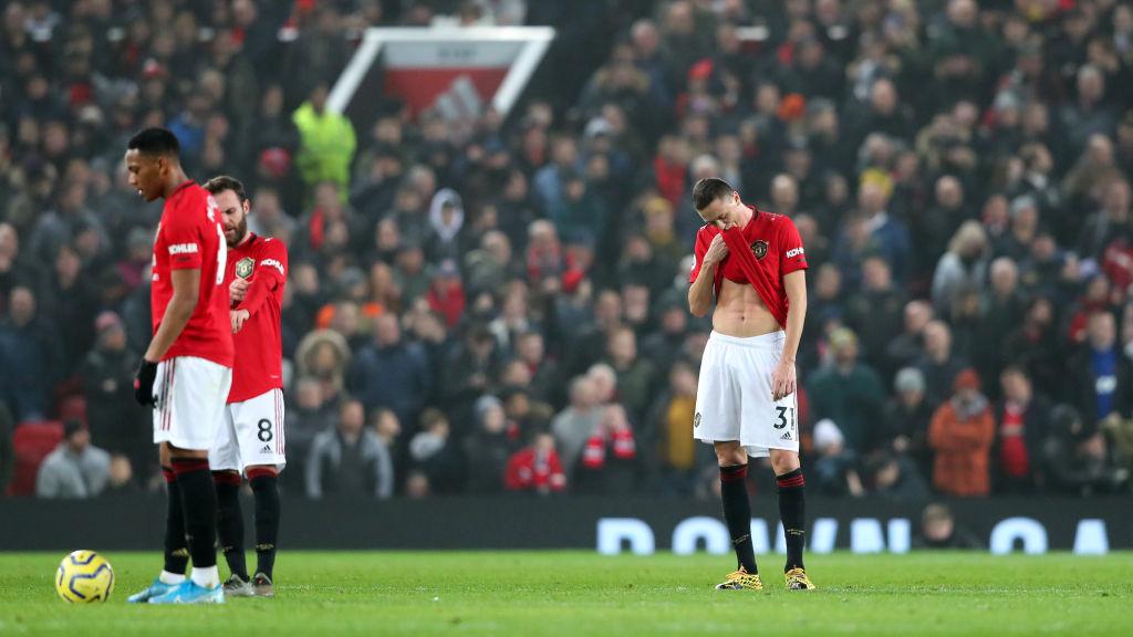 Nemanja Matic tampak lesu usai Manchester United kebobolan dari Burnley di Liga Inggris
