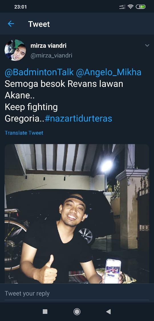 Netizen menepati nazarnya tidur di teras Copyright: Twitter