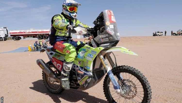 Seorang rider asal Belanda yakni Edwin Straver meninggal dunia setelah mengalami kecelakaan hebat di kejuaraan Reli Dakar 2020 di Arab Saudi. - INDOSPORT