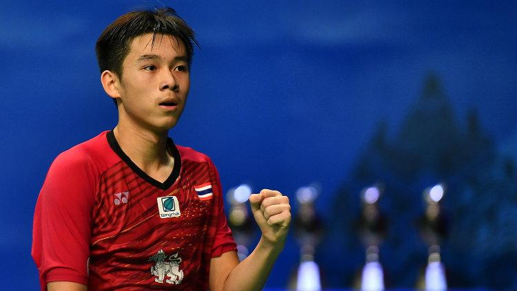 Pemain tunggal putra Thailand, Kunlavut Vitidsarn raih beasiswa usai menyabet medali emas Kejuaraan Dunia Bulutangkis 2023. - INDOSPORT