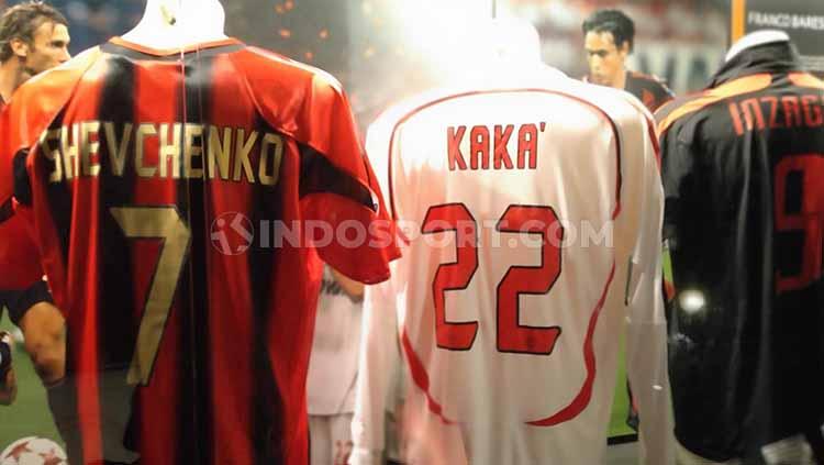 Jersey beberapa mantan pemain AC Milan. Copyright: Zainal Hasan/INDOSPORT