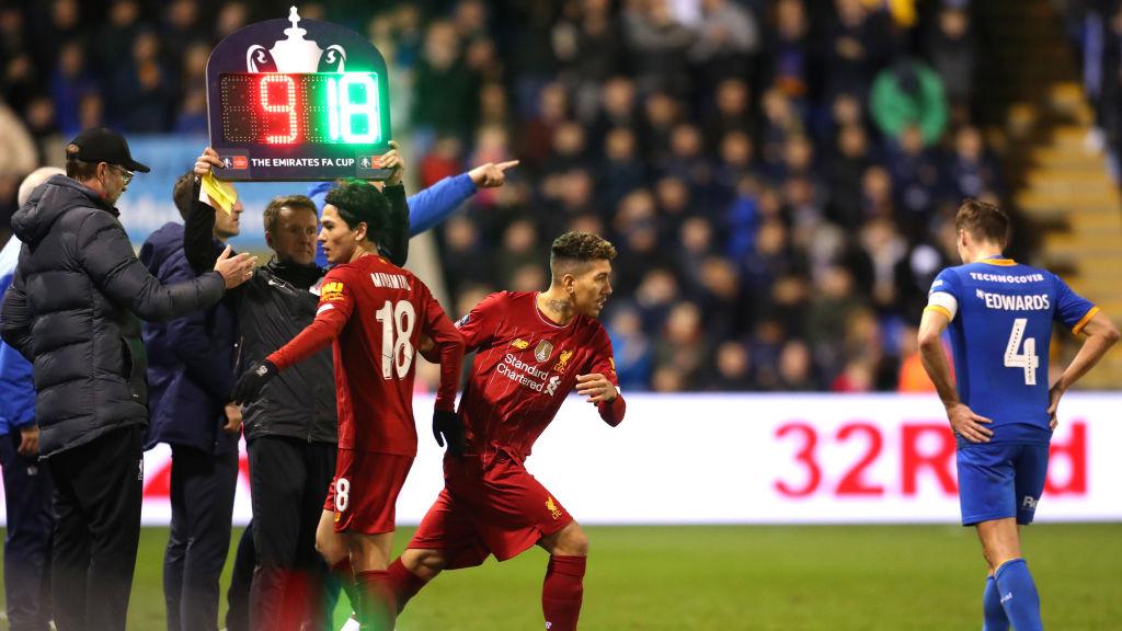 Roberto Firmino masuk menggantikan Takumi Minamino Copyright: Catherine Ivill/Getty Images